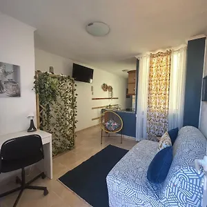 Acogedor Atico Con Terraza En Apartamento